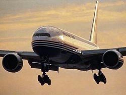 Pese a la pérdida de viajeros, la fuerte competencia de las “low cost” las grandes compañías apuestan por aumentar el costo total de los viajes aéreos

